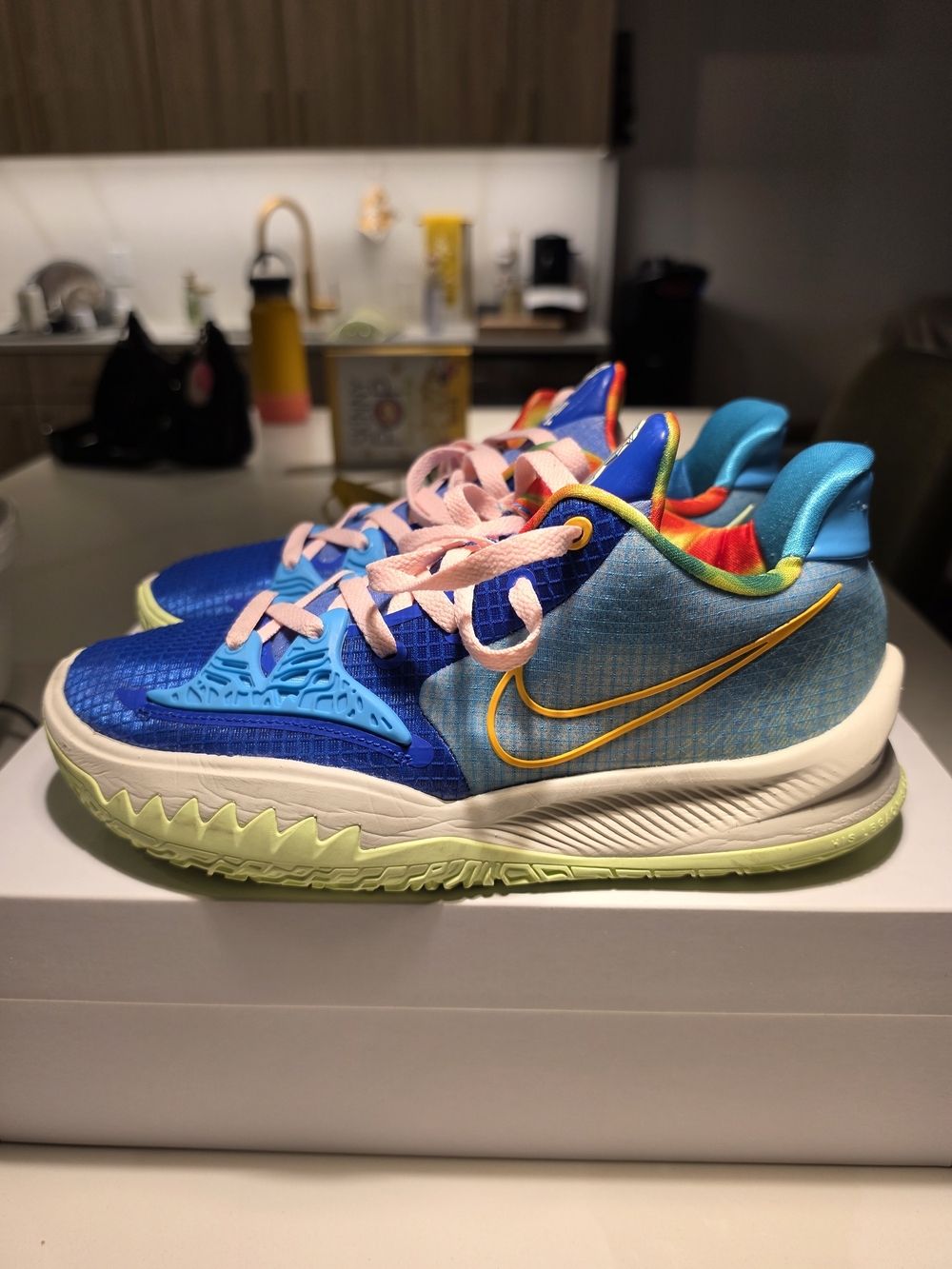 Nike Kyrie Low 4 - Size 9
